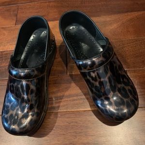 Leopard Danskos
